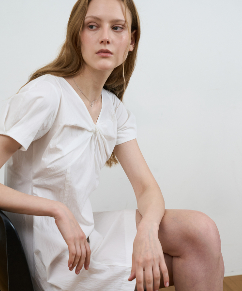DEHEVE（デヘヴェ）の「Twist Flare Mini Dress [Ivory]（ワンピース・レディース・アイボリー・SMALL/MEDIUM）」の12枚目の写真