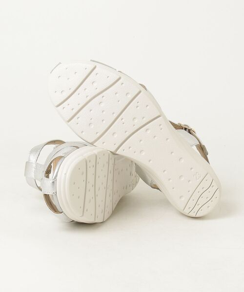 R.（REGAL FOOT COMMUNITY）（アールドット）の「アールドット S22C グルカサンダル（サンダル・レディース・シルバー・24.5/24/22.5/23/23.5）」の2枚目の写真