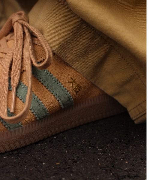 adidas(アディダス)の「【BILLY'S EXCLUSIVE】OSAKA KK0437(スニーカー・メンズ・ブラウン・26.0cm/23.0cm/22.5cm/25.5cm/25.0cm/24.5cm/24.0cm/23.5cm/30.0cm/29.0cm/28.5cm/28.0cm/27.5cm/27.0cm/26.5cm)」の5枚目の写真