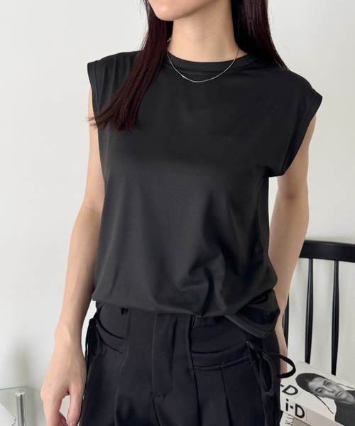 LOVALOT(ラバロット)の「クルーネック ノースリーブT(Tシャツ/カットソー・レディース・ブラウン/ブルー/ブラック/ホワイト・FREE)」の2枚目の写真