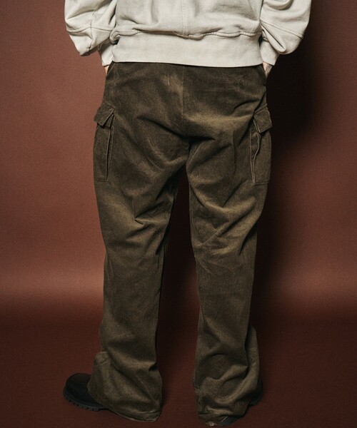 Subciety（サブサエティ）の「Corduroy cargo slacks（カーゴパンツ・メンズ・ブラック/ブラウン・MEDIUM/LARGE/X-LARGE/X-SMALL/SMALL）」の2枚目の写真