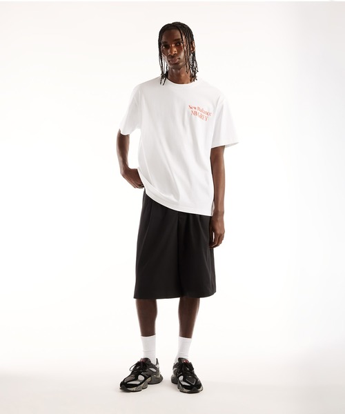 NEW BALANCE（ニューバランス）の「NB GREY グラフィックロゴショートスリーブTシャツ（Tシャツ/カットソー・メンズ・ホワイト/チャコールグレー・SMALL/MEDIUM/LARGE/X-LARGE/XX-LARGE）」の6枚目の写真