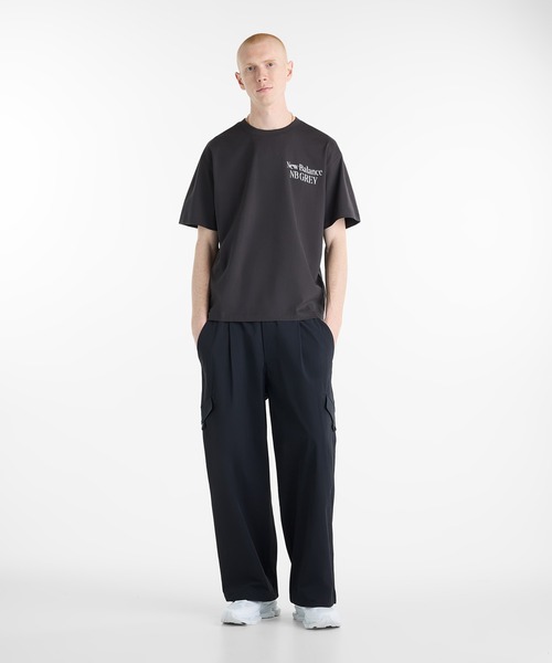 NEW BALANCE（ニューバランス）の「NB GREY グラフィックロゴショートスリーブTシャツ（Tシャツ/カットソー・メンズ・ホワイト/チャコールグレー・SMALL/MEDIUM/LARGE/X-LARGE/XX-LARGE）」の10枚目の写真