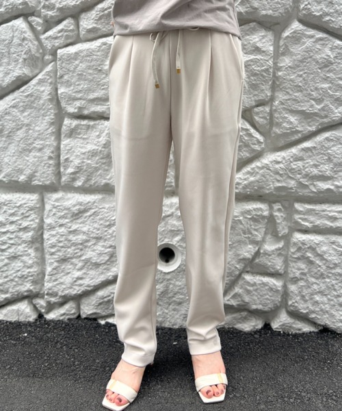 DESIGNWORKS（デザインワークス）の「【一部店舗限定】【追加】アクアジャージテーパードパンツ（その他パンツ・レディース・ブラック/アイボリー/グレイッシュベージュ・38/36）」の9枚目の写真