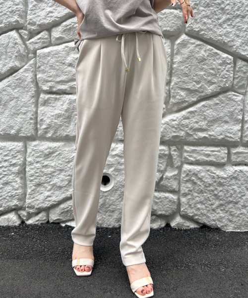DESIGNWORKS（デザインワークス）の「【一部店舗限定】【追加】アクアジャージテーパードパンツ（その他パンツ・レディース・ブラック/アイボリー/グレイッシュベージュ・38/36）」の10枚目の写真