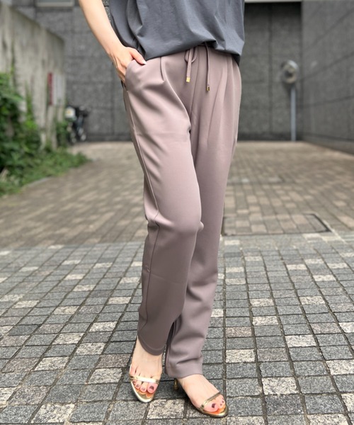 DESIGNWORKS（デザインワークス）の「【一部店舗限定】【追加】アクアジャージテーパードパンツ（その他パンツ・レディース・ブラック/アイボリー/グレイッシュベージュ・38/36）」の7枚目の写真