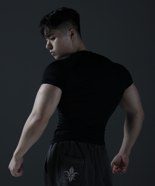 CARMID（カミド）の「シルバーロゴコンプレッション半袖[ブラック]（Tシャツ/カットソー・メンズ・その他・1/2/3）」の4枚目の写真