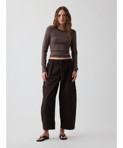 GAP(ギャップ)の「ミッドライズ バギーバレル パラシュートパンツ(その他パンツ・レディース・ブラック/ブラウン/その他・S/XS/M/L/XXS)」の3枚目の写真