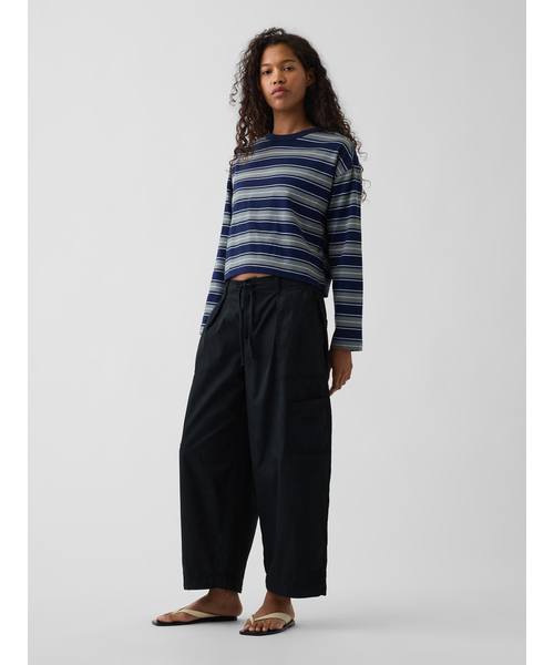 GAP(ギャップ)の「ミッドライズ バギーバレル パラシュートパンツ(その他パンツ・レディース・ブラック/ブラウン/その他・S/XS/M/L/XXS)」の2枚目の写真