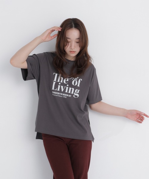 NATURAL BEAUTY BASIC(ナチュラルビューティーベーシック)の「ボクシーロゴTシャツ(Tシャツ/カットソー・レディース・チャコールグレー/オフホワイト・FREE)」の1枚目の写真