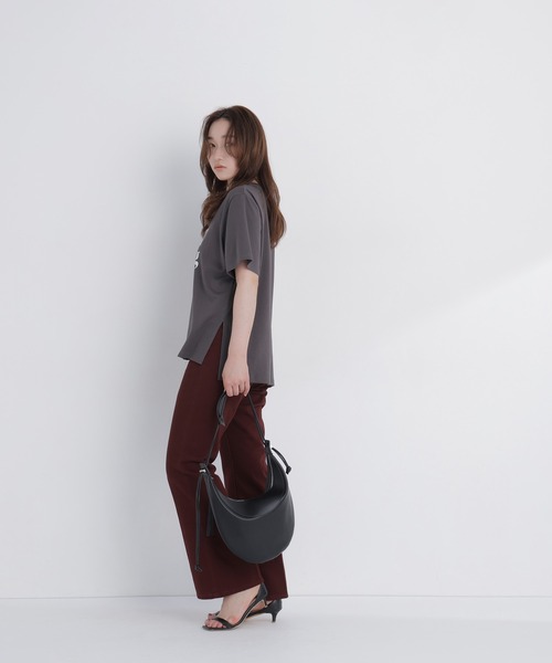 NATURAL BEAUTY BASIC(ナチュラルビューティーベーシック)の「ボクシーロゴTシャツ(Tシャツ/カットソー・レディース・チャコールグレー/オフホワイト・FREE)」の20枚目の写真