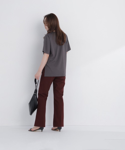 NATURAL BEAUTY BASIC(ナチュラルビューティーベーシック)の「ボクシーロゴTシャツ(Tシャツ/カットソー・レディース・チャコールグレー/オフホワイト・FREE)」の22枚目の写真