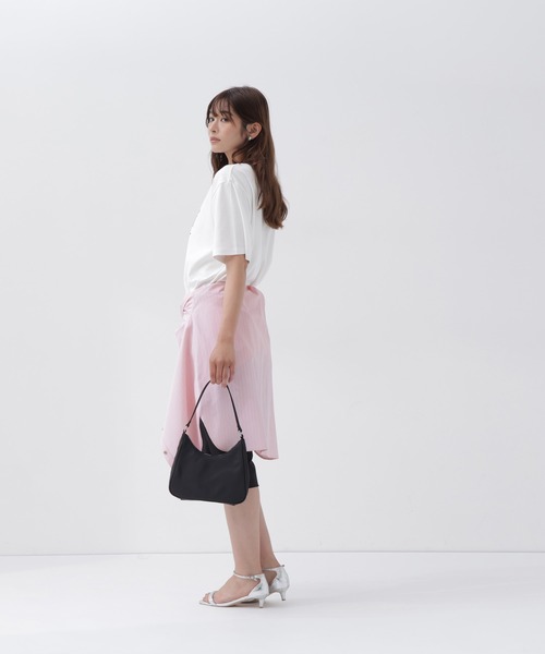 NATURAL BEAUTY BASIC(ナチュラルビューティーベーシック)の「ボクシーロゴTシャツ(Tシャツ/カットソー・レディース・チャコールグレー/オフホワイト・FREE)」の3枚目の写真