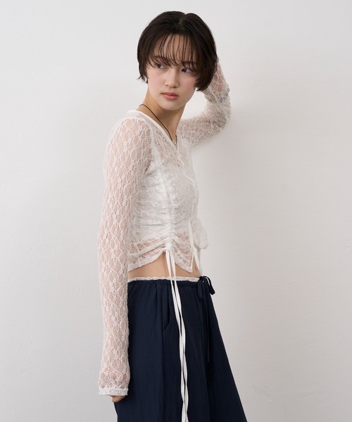 NUJOH(ヌゾ)の「Shirring Lace Sheer Cardigan/シャーリングレースシアーカーディガン(カーディガン/ボレロ・レディース・ホワイト/ブラック・FREE)」の6枚目の写真