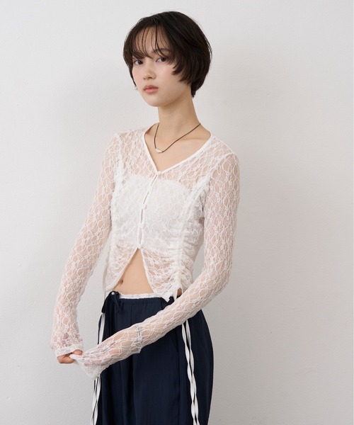NUJOH(ヌゾ)の「Shirring Lace Sheer Cardigan/シャーリングレースシアーカーディガン(カーディガン/ボレロ・レディース・ホワイト/ブラック・FREE)」の4枚目の写真