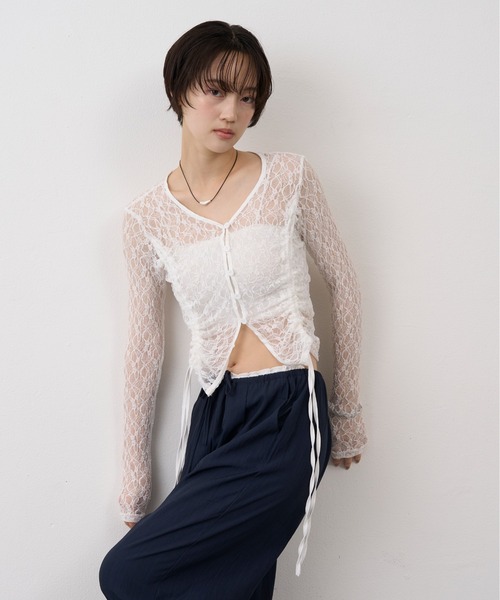 NUJOH(ヌゾ)の「Shirring Lace Sheer Cardigan/シャーリングレースシアーカーディガン(カーディガン/ボレロ・レディース・ホワイト/ブラック・FREE)」の5枚目の写真