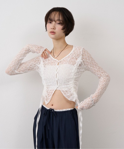 NUJOH(ヌゾ)の「Shirring Lace Sheer Cardigan/シャーリングレースシアーカーディガン(カーディガン/ボレロ・レディース・ホワイト/ブラック・FREE)」の3枚目の写真