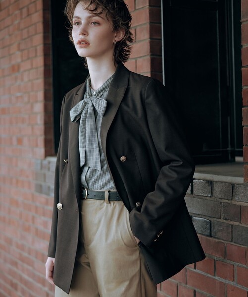J.PRESS(ジェイプレス)の「T/W ギャバ ダブル ジャケット(テーラードジャケット・レディース・ブラウン系/ネイビー系・T15/T13)」の2枚目の写真