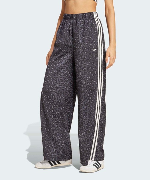 adidas(アディダス)の「adidas Originalsワイドレッグ・サテン・パンツ / アディダスオリジナルス adidas Originals(その他パンツ・レディース・グレー・SMALL/X-SMALL/X-LARGE/XX-LARGE/LARGE/MEDIUM)」の4枚目の写真