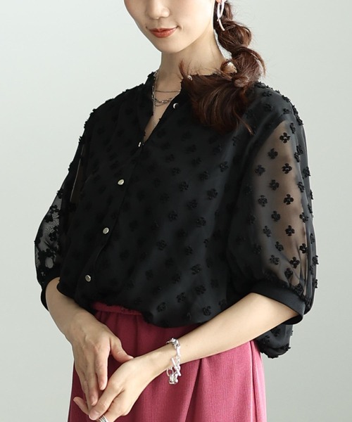 Sawa a la mode(サワアラモード)の「立体ドットふんわりスリーブシアーブラウス(シャツ/ブラウス・レディース・ホワイト/ブラック・FREE)」の1枚目の写真