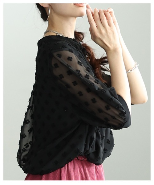 Sawa a la mode(サワアラモード)の「立体ドットふんわりスリーブシアーブラウス(シャツ/ブラウス・レディース・ホワイト/ブラック・FREE)」の9枚目の写真