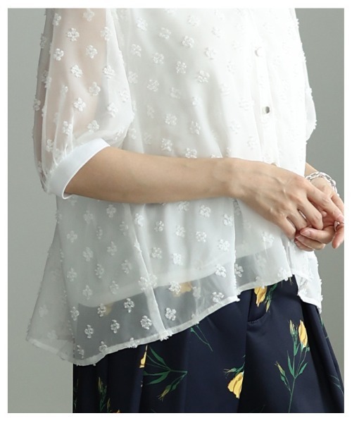 Sawa a la mode(サワアラモード)の「立体ドットふんわりスリーブシアーブラウス(シャツ/ブラウス・レディース・ホワイト/ブラック・FREE)」の22枚目の写真