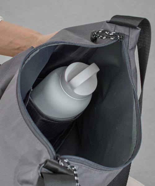 ROOTOTE(ルートート)の「ルートート / ショルダーバッグ ボディバッグ A4 撥水 軽量 ワンショルダー SC.トライアングル.リップストップ-A(トートバッグ・レディース・ブラック/チャコールグレー/カーキ/ブラウン・FREE)」の13枚目の写真
