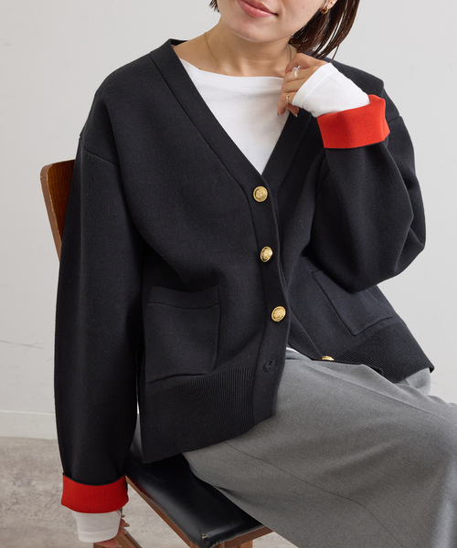 U by SPICK&SPAN(ユーバイスピックアンドスパン)の「金ボタンカラーニットカーデ(カーディガン/ボレロ・レディース・チャコールグレー/ネイビー・FREE)」の2枚目の写真