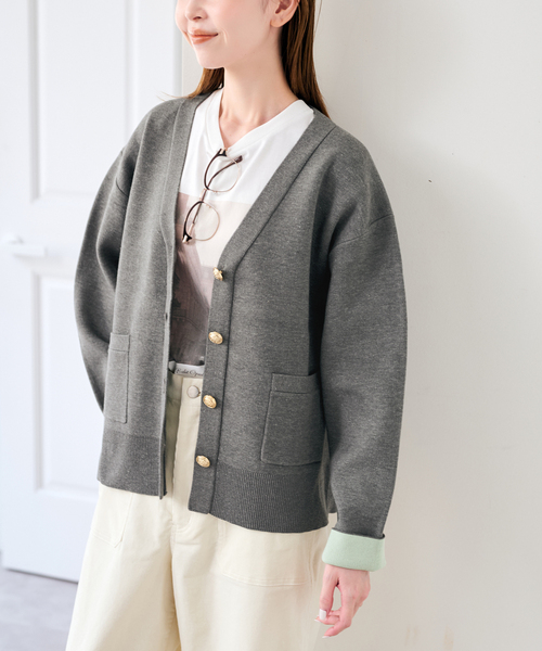 U by SPICK&SPAN(ユーバイスピックアンドスパン)の「金ボタンカラーニットカーデ(カーディガン/ボレロ・レディース・チャコールグレー/ネイビー・FREE)」の9枚目の写真