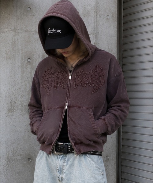 SPINNS(スピンズ)の「短丈ピグメントダブルジップパーカー/パッチワークロゴ/ユニセックス(パーカー・メンズ・ブラック/カーキ/ピンク/ブラウン・ONESIZE)」の3枚目の写真