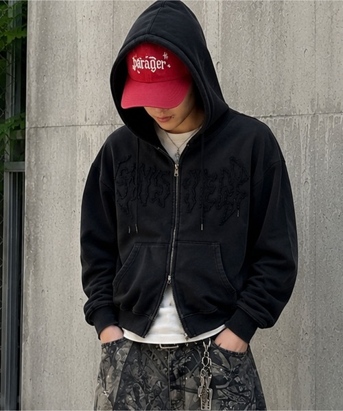 SPINNS(スピンズ)の「短丈ピグメントダブルジップパーカー/パッチワークロゴ/ユニセックス(パーカー・メンズ・ブラック/カーキ/ピンク/ブラウン・ONESIZE)」の2枚目の写真