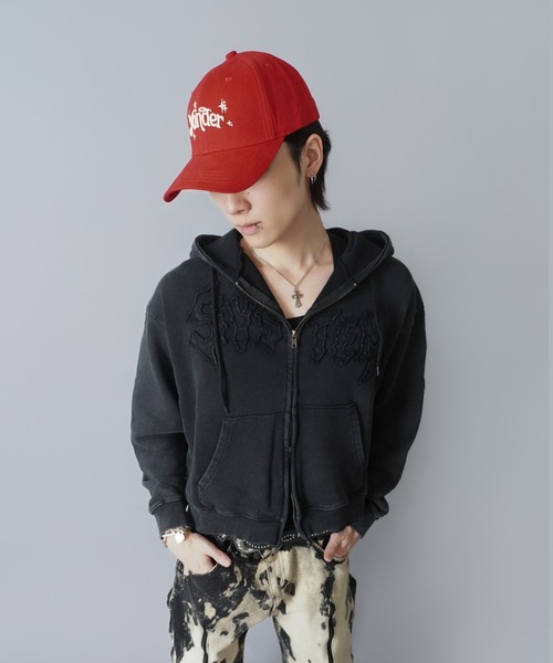 SPINNS(スピンズ)の「短丈ピグメントダブルジップパーカー/パッチワークロゴ/ユニセックス(パーカー・メンズ・ブラック/カーキ/ピンク/ブラウン・ONESIZE)」の16枚目の写真
