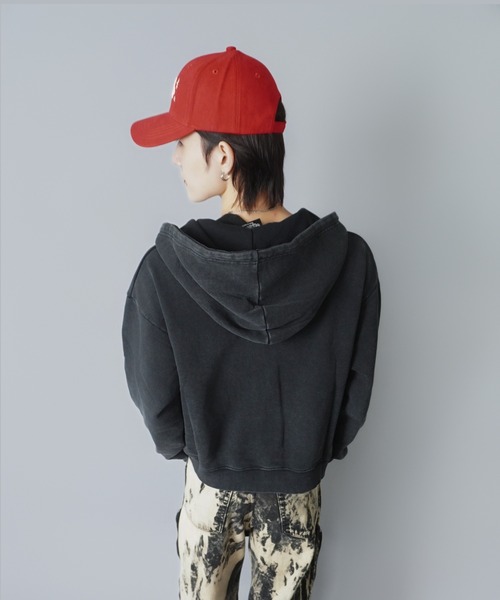 SPINNS(スピンズ)の「短丈ピグメントダブルジップパーカー/パッチワークロゴ/ユニセックス(パーカー・メンズ・ブラック/カーキ/ピンク/ブラウン・ONESIZE)」の17枚目の写真