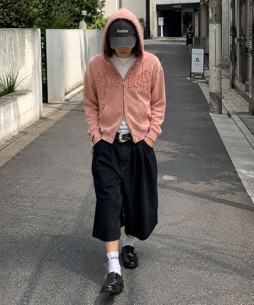SPINNS(スピンズ)の「短丈ピグメントダブルジップパーカー/パッチワークロゴ/ユニセックス(パーカー・メンズ・ブラック/カーキ/ピンク/ブラウン・ONESIZE)」の21枚目の写真