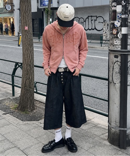 SPINNS(スピンズ)の「短丈ピグメントダブルジップパーカー/パッチワークロゴ/ユニセックス(パーカー・メンズ・ブラック/カーキ/ピンク/ブラウン・ONESIZE)」の20枚目の写真