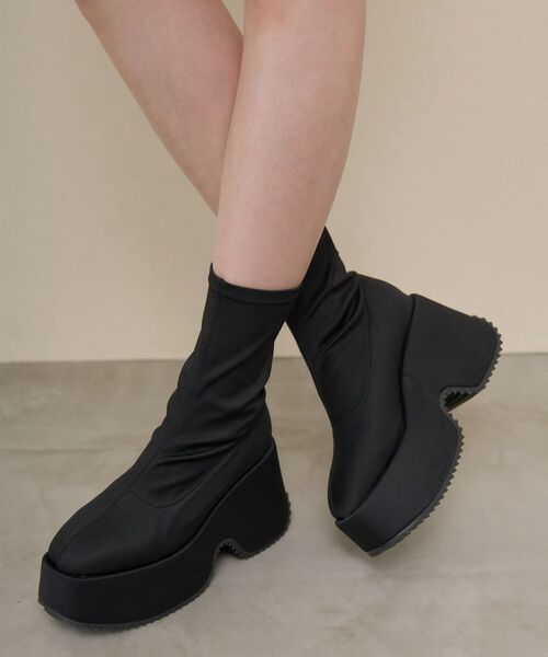 MAJESTIC LEGON(マジェスティックレゴン)の「厚底ストレッチミドルブーツ(ブーツ・レディース・ブラック・SMALL/MEDIUM/LARGE/X-LARGE)」の3枚目の写真