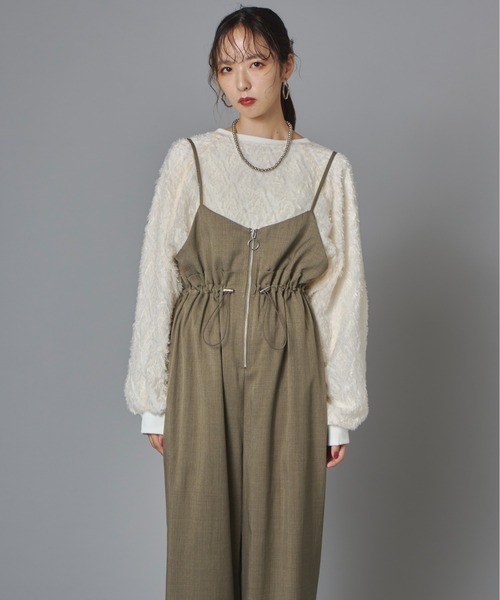 terrace（テラス）の「フロントジップ&ギャザー キャミサロペット（つなぎ/オールインワン・レディース・グレイッシュベージュ・FREE）」の2枚目の写真