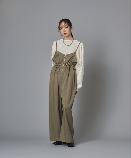 terrace（テラス）の「フロントジップ&ギャザー キャミサロペット（つなぎ/オールインワン・レディース・グレイッシュベージュ・FREE）」の8枚目の写真