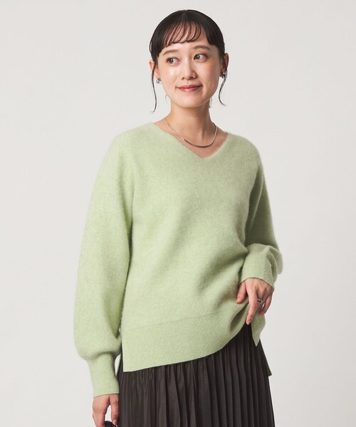 green label relaxing(グリーンレーベルリラクシング)の「FOXブレンド フォルム Vネック ニット(ニット/セーター・レディース・オフホワイト/ダークブラウン/ライトグレー/レッド/ライム・FREE)」の4枚目の写真