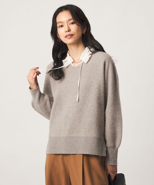 green label relaxing(グリーンレーベルリラクシング)の「FOXブレンド フォルム Vネック ニット(ニット/セーター・レディース・オフホワイト/ダークブラウン/ライトグレー/レッド/ライム・FREE)」の3枚目の写真