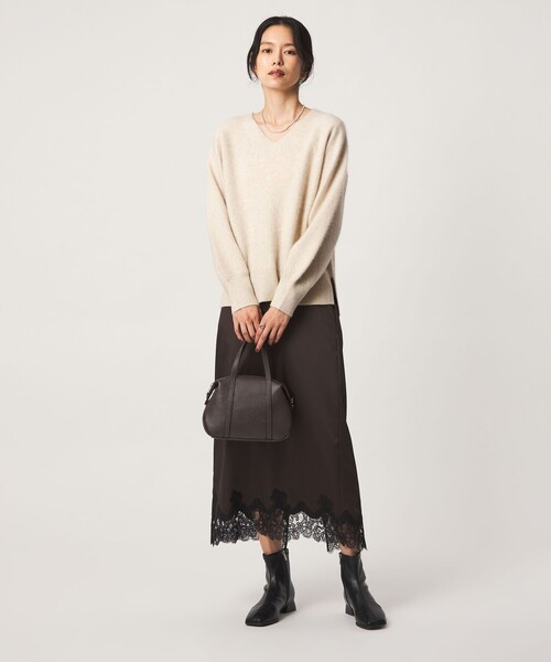 green label relaxing(グリーンレーベルリラクシング)の「FOXブレンド フォルム Vネック ニット(ニット/セーター・レディース・オフホワイト/ダークブラウン/ライトグレー/レッド/ライム・FREE)」の7枚目の写真