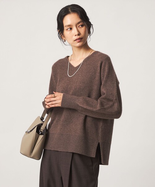 green label relaxing(グリーンレーベルリラクシング)の「FOXブレンド フォルム Vネック ニット(ニット/セーター・レディース・オフホワイト/ダークブラウン/ライトグレー/レッド/ライム・FREE)」の13枚目の写真