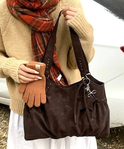 SHEENA(シーナ)の「チャーム付きミニスタッズギャザーショルダーバッグ(ショルダーバッグ・レディース・キャメル/ブラック/ブラウン・FREE)」の14枚目の写真