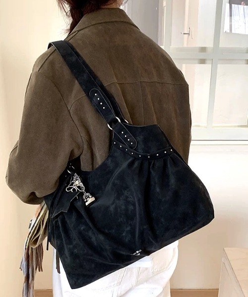 SHEENA(シーナ)の「チャーム付きミニスタッズギャザーショルダーバッグ(ショルダーバッグ・レディース・キャメル/ブラック/ブラウン・FREE)」の19枚目の写真