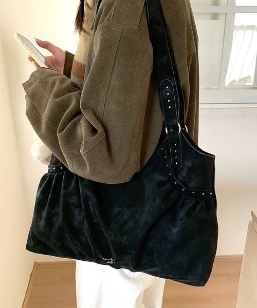 SHEENA(シーナ)の「チャーム付きミニスタッズギャザーショルダーバッグ(ショルダーバッグ・レディース・キャメル/ブラック/ブラウン・FREE)」の20枚目の写真