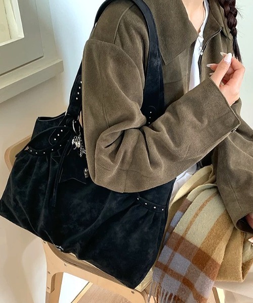 SHEENA(シーナ)の「チャーム付きミニスタッズギャザーショルダーバッグ(ショルダーバッグ・レディース・キャメル/ブラック/ブラウン・FREE)」の21枚目の写真