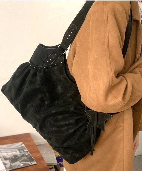 SHEENA(シーナ)の「チャーム付きミニスタッズギャザーショルダーバッグ(ショルダーバッグ・レディース・キャメル/ブラック/ブラウン・FREE)」の22枚目の写真