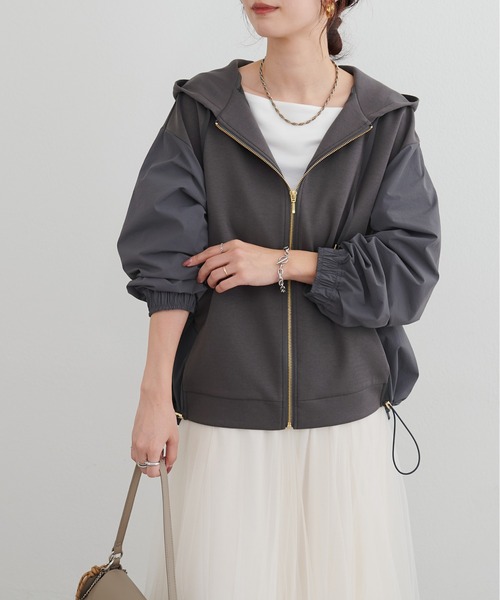 natural couture(ナチュラルクチュール)の「【LARUTA】異素材ドッキングドロストパーカー(パーカー・レディース・ライトベージュ/ブラック/チャコールグレー・FREE)」の3枚目の写真