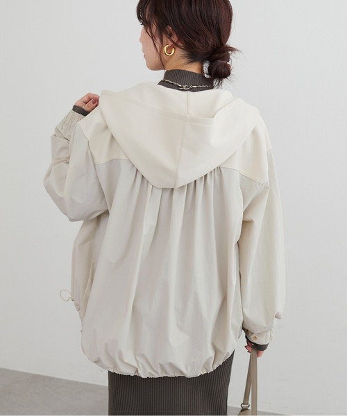 natural couture(ナチュラルクチュール)の「【LARUTA】異素材ドッキングドロストパーカー(パーカー・レディース・ライトベージュ/ブラック/チャコールグレー・FREE)」の18枚目の写真