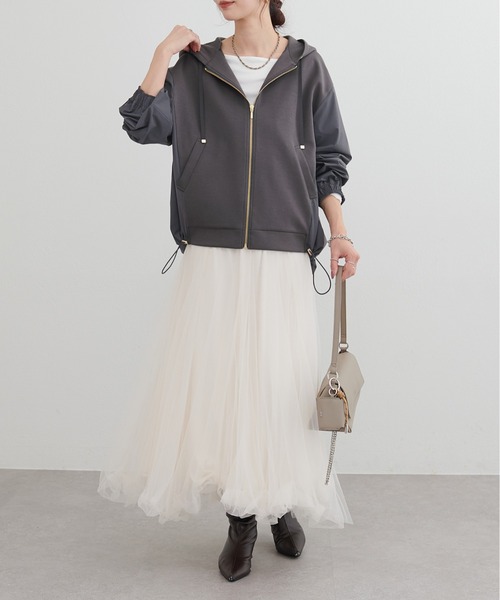 natural couture(ナチュラルクチュール)の「【LARUTA】異素材ドッキングドロストパーカー(パーカー・レディース・ライトベージュ/ブラック/チャコールグレー・FREE)」の13枚目の写真